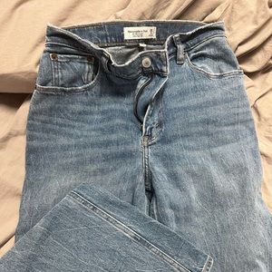 A&F - Curve Love ‘90s straight ultra high rise size 28/6s